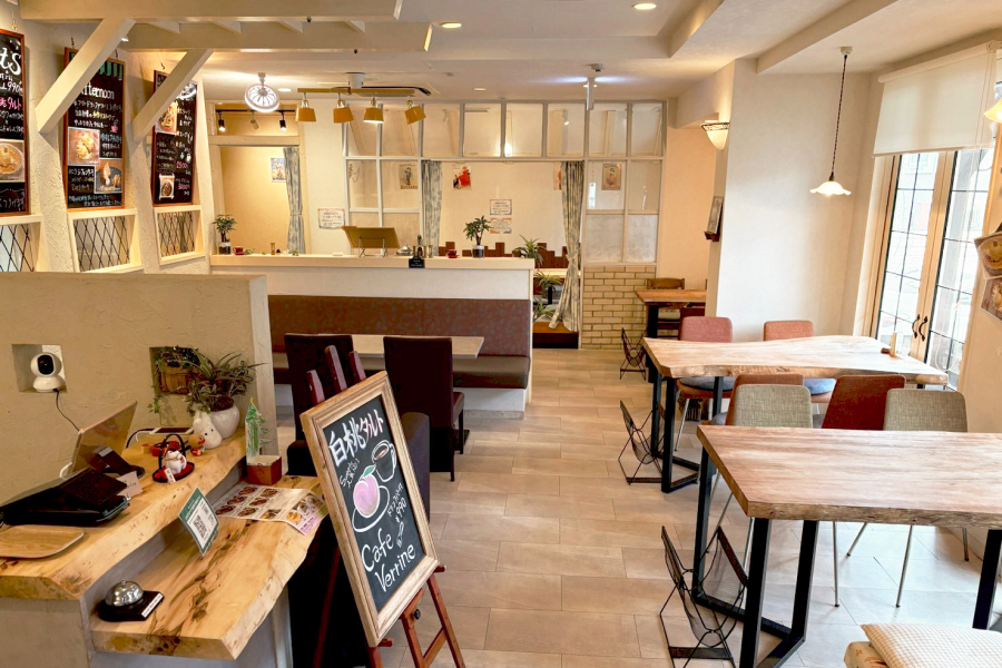 さまざまなお席がある店内